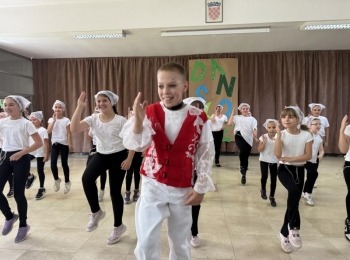 Osnovna škola dr. Jure TurićaGlavna