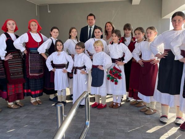 Folklorna skupina ”Degenija” tradicionalno posjetila štićenike Doma za starije osobe u Gospiću