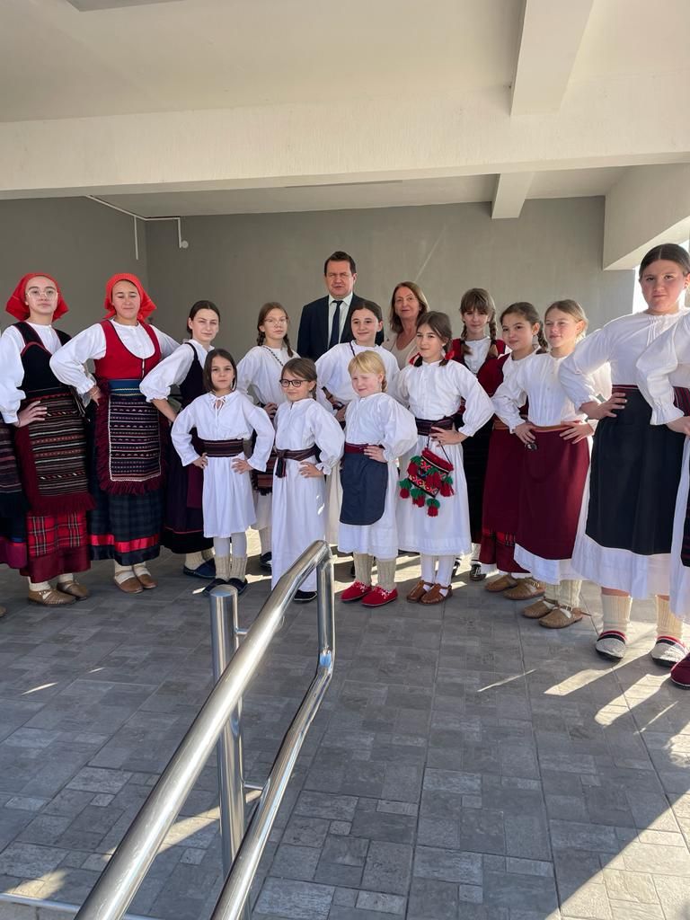 Folklorna skupina ”Degenija” tradicionalno posjetila štićenike Doma za starije osobe u Gospiću
