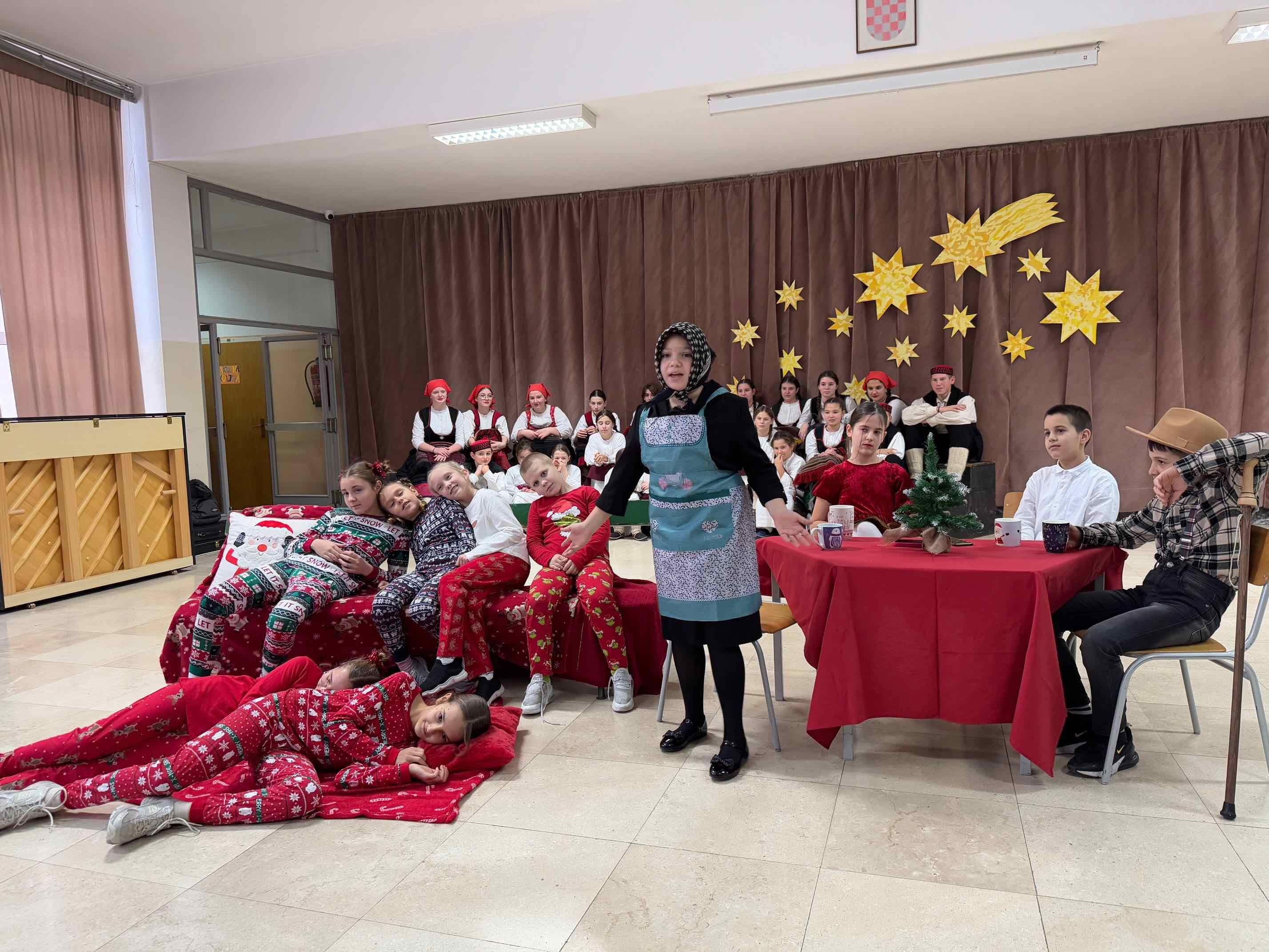 Održana tradicionalna božićna priredba u našoj školi