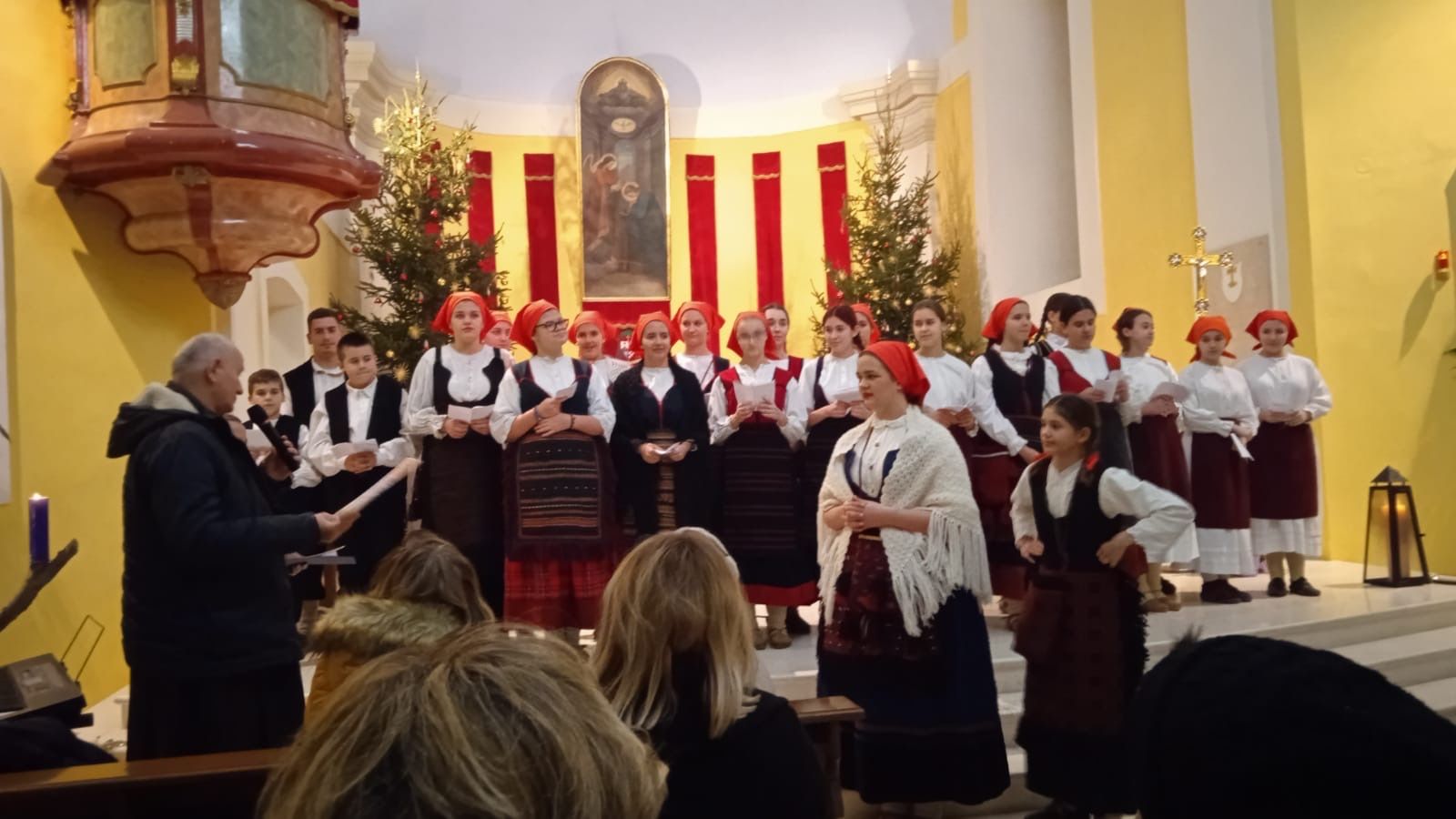 Naša folklorna skupina ”Degenija” održala nastup u gospićkoj katedrali