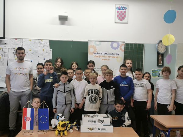 Teslina STEM akademija – Učenici učili kroz praktične radionice iz elektromagnetizma, robotike i optike