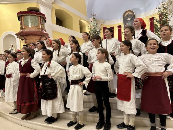 Naši učenici održali božićni koncert u gospićkoj katedrali